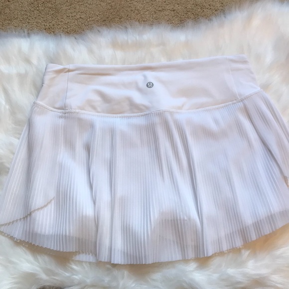 NWT WHITE LULULEMON JUST PLEAT IT SKIRT - Size 10 - Picture 6 of 7